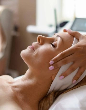 Facial massage beauty treatment